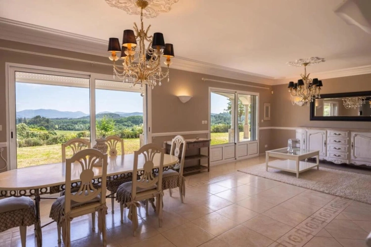 Photos 9 - Prestigious - House