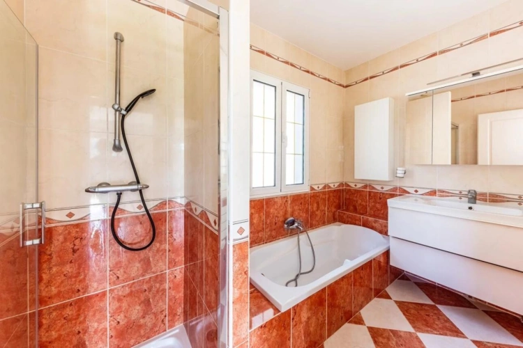 Photos 13 - Prestigious - House