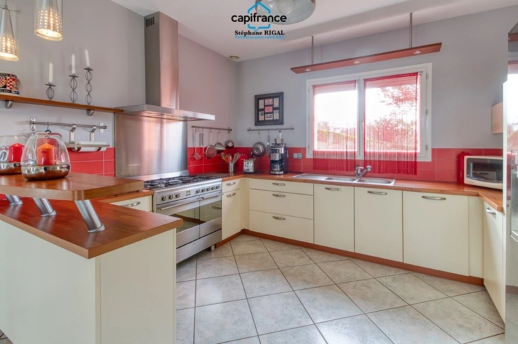 Photos 12 - Rural - Property for sale, 6 rooms, PENNE D'AGENAIS (47). House of 175m2 of living space + basement on 5245m