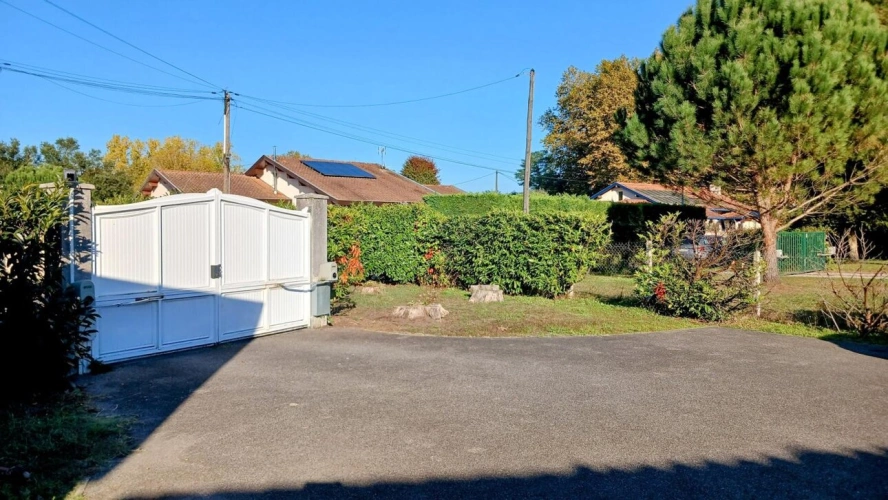 Photos 11 - Rural - House