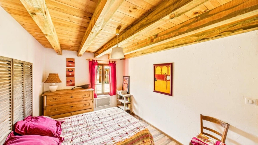 Photos 8 - Rural - House