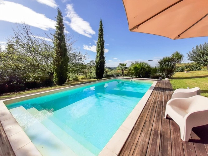 Photos 2 - Rural - House