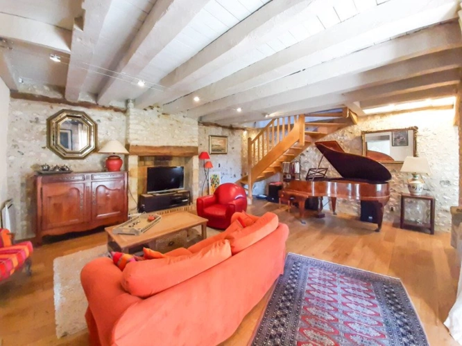 Photos 4 - Rural - House