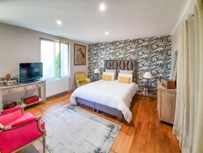 Photos 6 - Rural - House