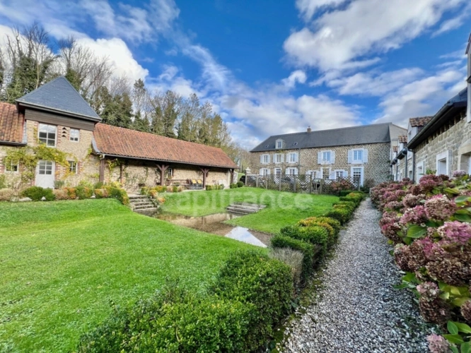 Photos 3 - Touristique - ST-LÉONARD - ENSEMBLE IMMOBILIER - APPART'HOTELS - 8 LOGEMENTS - HABITATION PRINCIPALE 280 M2 - 9 PIÈCES - 5 ha 50 - 13000 M2 CONSTRUCTIBLE - PISCINE INTÉRIEURE