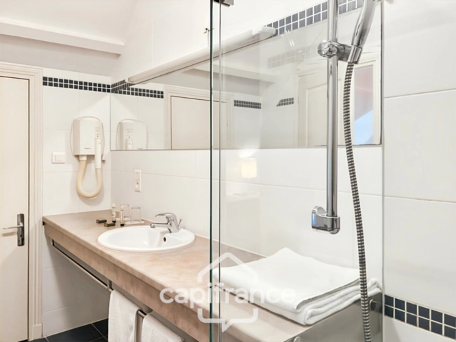 Photos 15 - Touristique - ST-LÉONARD - ENSEMBLE IMMOBILIER - APPART'HOTELS - 8 LOGEMENTS - HABITATION PRINCIPALE 280 M2 - 9 PIÈCES - 5 ha 50 - 13000 M2 CONSTRUCTIBLE - PISCINE INTÉRIEURE