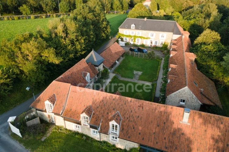 Photos 18 - Touristique - ST-LÉONARD - ENSEMBLE IMMOBILIER - APPART'HOTELS - 8 LOGEMENTS - HABITATION PRINCIPALE 280 M2 - 9 PIÈCES - 5 ha 50 - 13000 M2 CONSTRUCTIBLE - PISCINE INTÉRIEURE