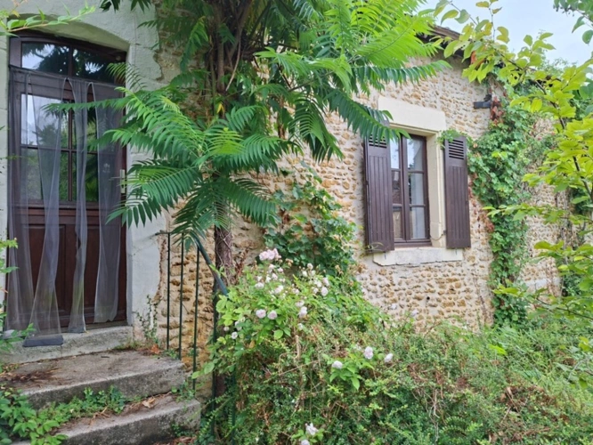 Photos 1 - Rural - Propriété ; Longère à rénover,  hangar + garage de plus de 700m2.jardin bucolique, studio indépendant. Secteur Courgains, Marolles les Braults