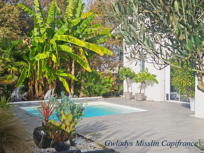 Photos 1 - Prestige - Magnifique propriété à EYSINES de 441 m² avec maison contemporaine de 9 pièces et un immense loft/local d'activité