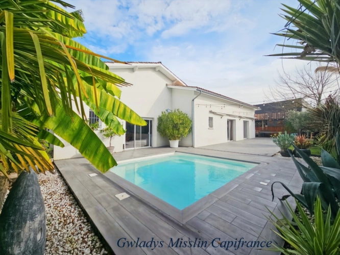 Photos 3 - Prestige - Magnifique propriété à EYSINES de 441 m² avec maison contemporaine de 9 pièces et un immense loft/local d'activité