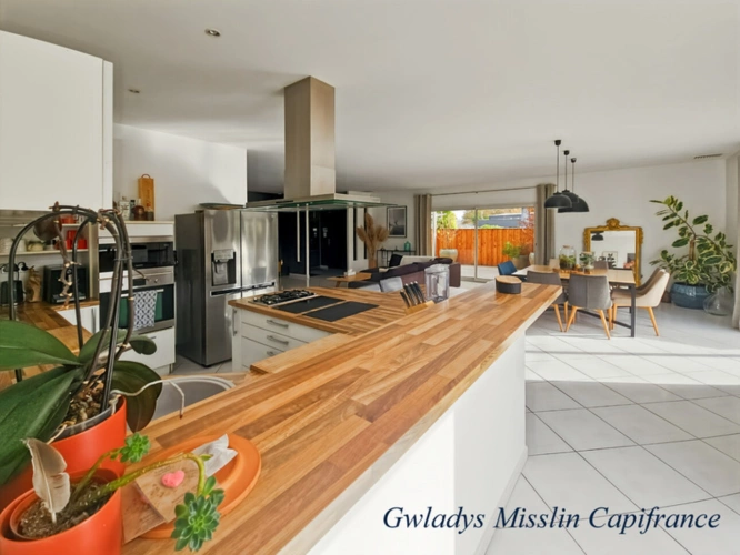 Photos 6 - Prestige - Magnifique propriété à EYSINES de 441 m² avec maison contemporaine de 9 pièces et un immense loft/local d'activité