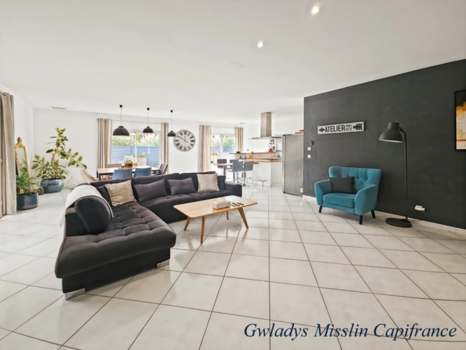 Photos 8 - Prestige - Magnifique propriété à EYSINES de 441 m² avec maison contemporaine de 9 pièces et un immense loft/local d'activité