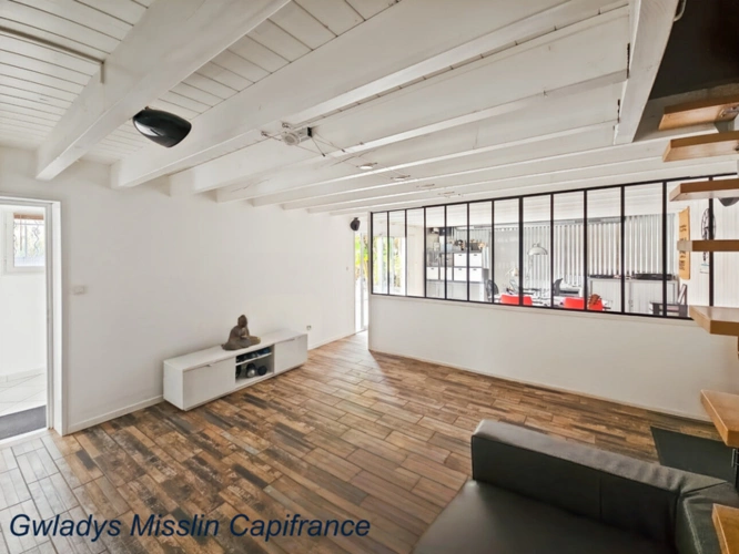 Photos 13 - Prestige - Magnifique propriété à EYSINES de 441 m² avec maison contemporaine de 9 pièces et un immense loft/local d'activité