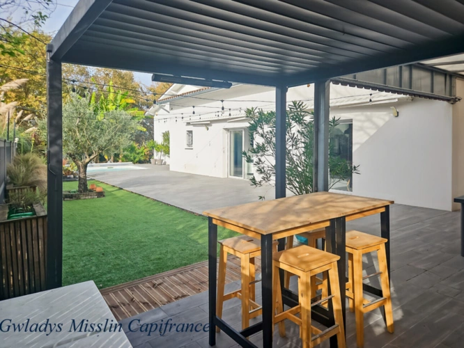 Photos 16 - Prestige - Magnifique propriété à EYSINES de 441 m² avec maison contemporaine de 9 pièces et un immense loft/local d'activité