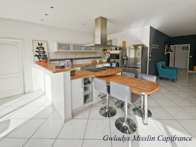 Photos 17 - Prestige - Magnifique propriété à EYSINES de 441 m² avec maison contemporaine de 9 pièces et un immense loft/local d'activité