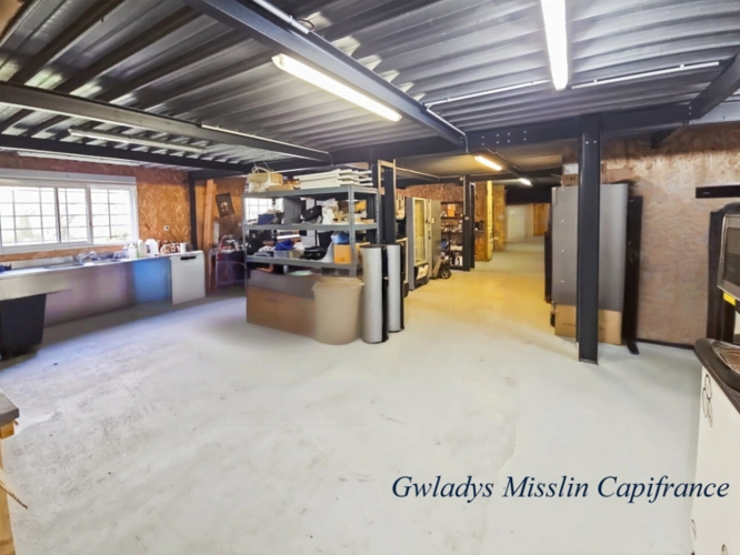 Photos 20 - Prestige - Magnifique propriété à EYSINES de 441 m² avec maison contemporaine de 9 pièces et un immense loft/local d'activité