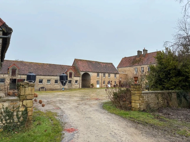 Photos 1 - Équestre - Elegant domaine du XVIIIè avec écurie et 18 ha