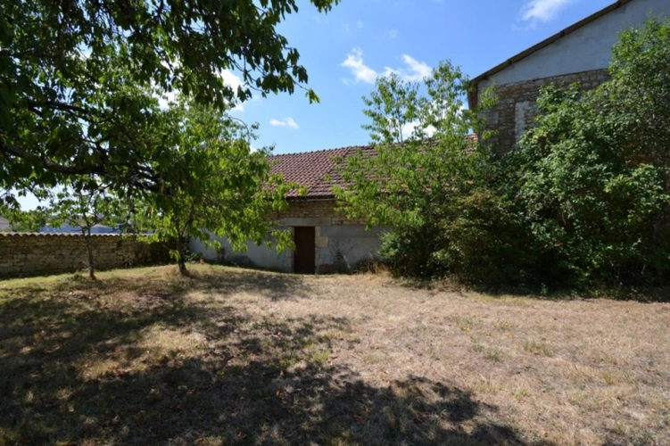 Photos 12 - Rural - Propriété GRANGE + MAISON + GARAGES + PISCINE  proche de LA ROCHEFOUCAULD EN ANGOUMOIS (16)