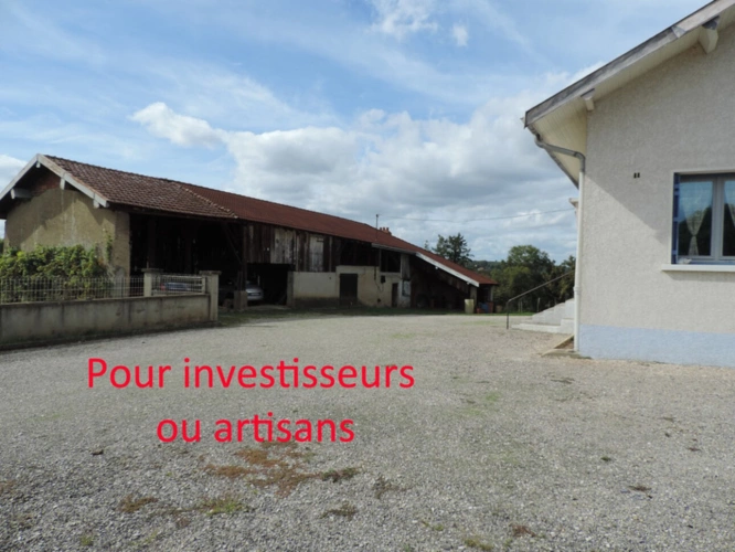 Photos 1 - Rurale - Dpt Ain (01), à vendre MONTAGNAT, propriété à rénover avec maison de 84 m² et dépendance de 170 m² - Terrain de 2 300 m²