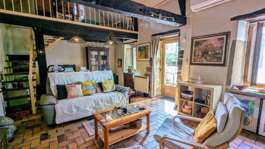 Photos 7 - Rural - House