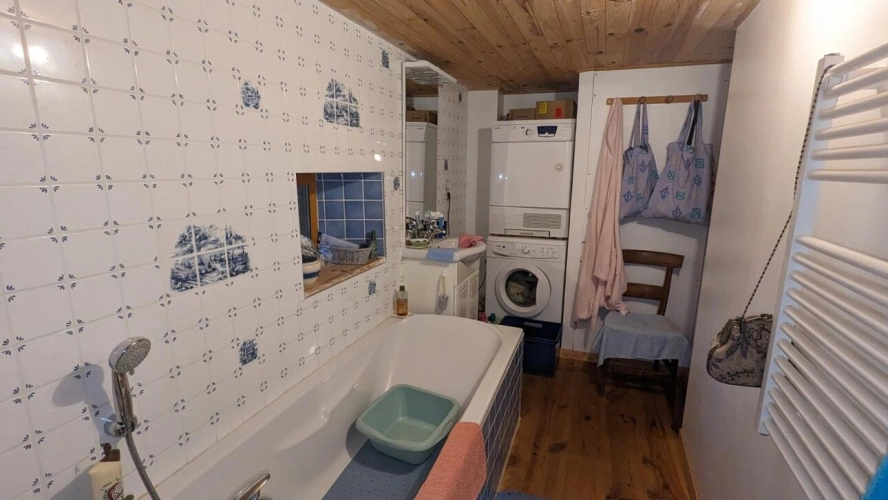 Photos 16 - Rural - House