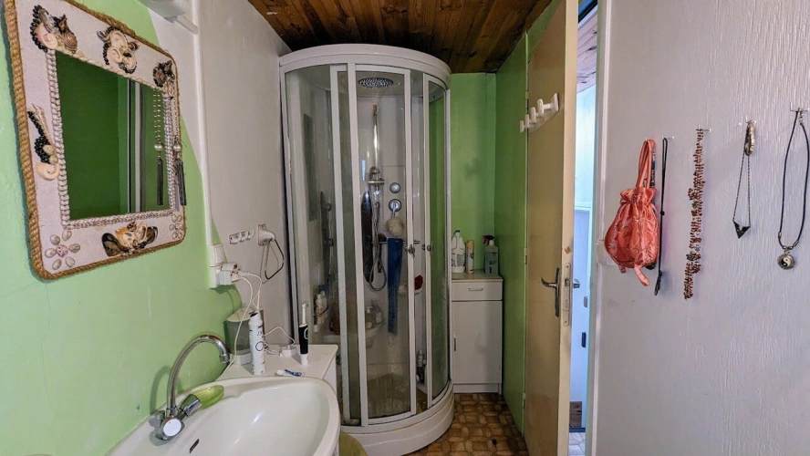 Photos 18 - Rural - House