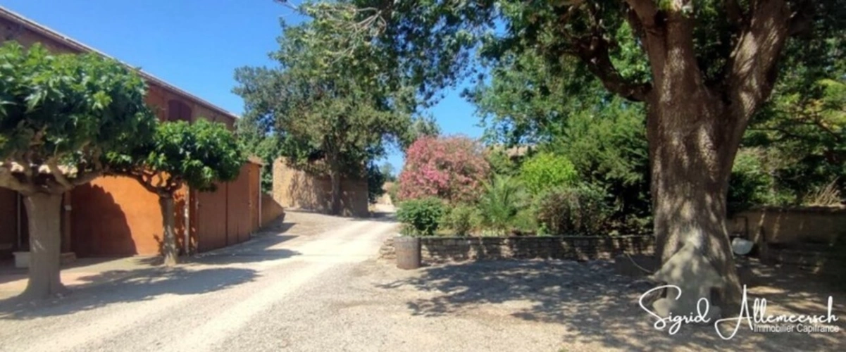 Photos 2 - Agricole - Domaine viticole & touristique de prestige – 63 ha – Proche Méditerranée