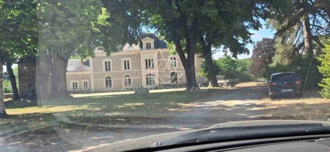 Photos 3 - Prestige - Superbe Château du XIXe avec 1km de rivière, rénové à 10min de Blois sur 22ha-possibilité d'acheter 63ha au total