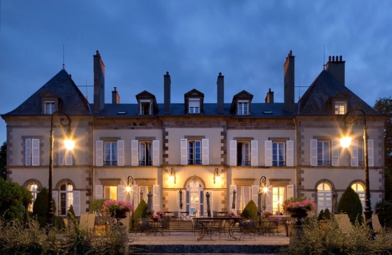 Photos 2 - Équestre - Château, installation équestre (haras) à vendre au coeur du bocage bourbonnais - Maison de gardien, club house, maison des cavaliers, boxes, écuries - Terrain de 40 hectares