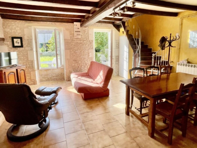 Photos 7 - Rural - House