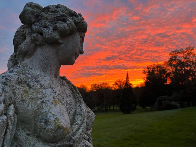Photos 7 - Équestre - Château, installation équestre (haras) à vendre au coeur du bocage bourbonnais - Maison de gardien, club house, maison des cavaliers, boxes, écuries - Terrain de 40 hectares