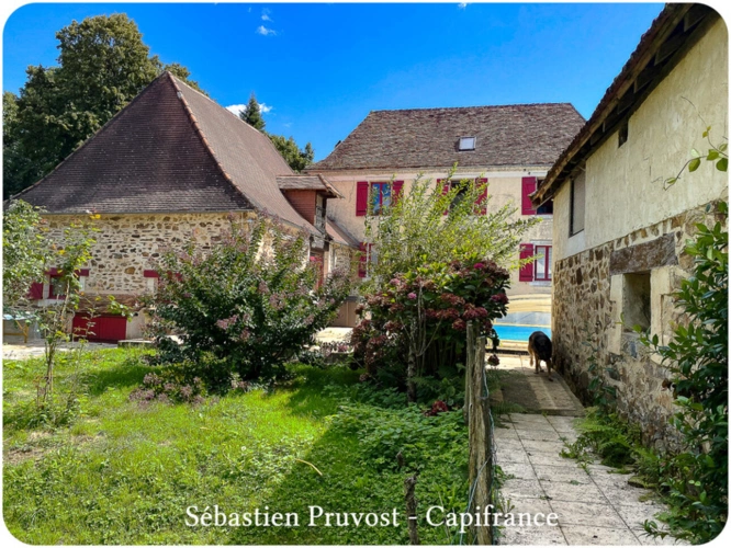 Photos 1 - Rural - Dpt Dordogne (24), à vendre 11 pièces proche Thiviers (24) propriété P11 325M2, terrain 22200m2, dépendance, piscine