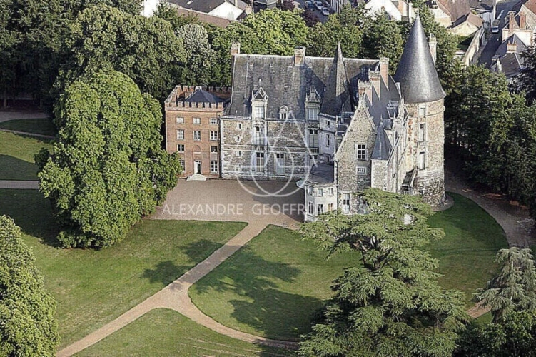 Photos 2 - Prestige - Gigantesque château de XVeme a 140km de Paris sur 40ha