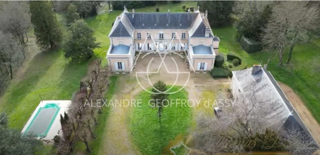 Photos 1 - Prestige - Château XIX° à vendre dans la Vienne à 2h de Paris