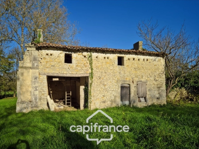 Photos 1 - Rural - In Charente Maritime, in the town of LANDES (17380), a barn to renovate on 2313m² of wooded land.