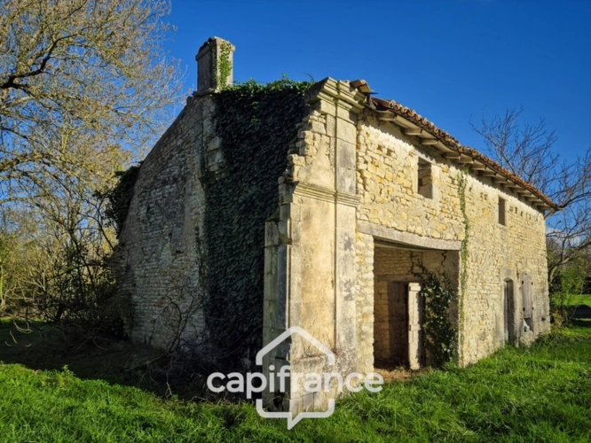 Photos 5 - Rural - In Charente Maritime, in the town of LANDES (17380), a barn to renovate on 2313m² of wooded land.