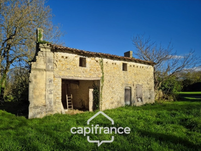 Photos 7 - Rural - In Charente Maritime, in the town of LANDES (17380), a barn to renovate on 2313m² of wooded land.