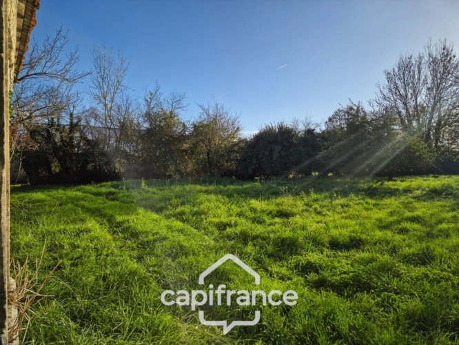 Photos 9 - Rural - In Charente Maritime, in the town of LANDES (17380), a barn to renovate on 2313m² of wooded land.