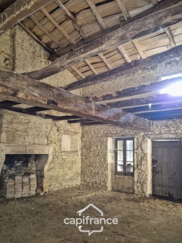 Photos 10 - Rural - In Charente Maritime, in the town of LANDES (17380), a barn to renovate on 2313m² of wooded land.