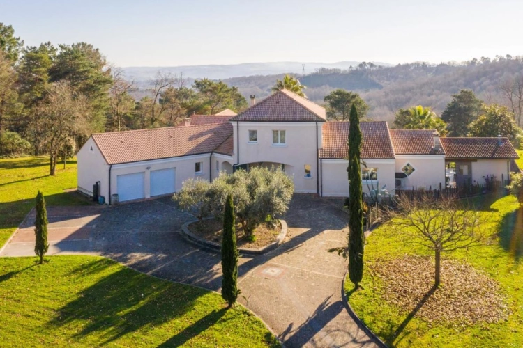 Photos 2 - Rural - House