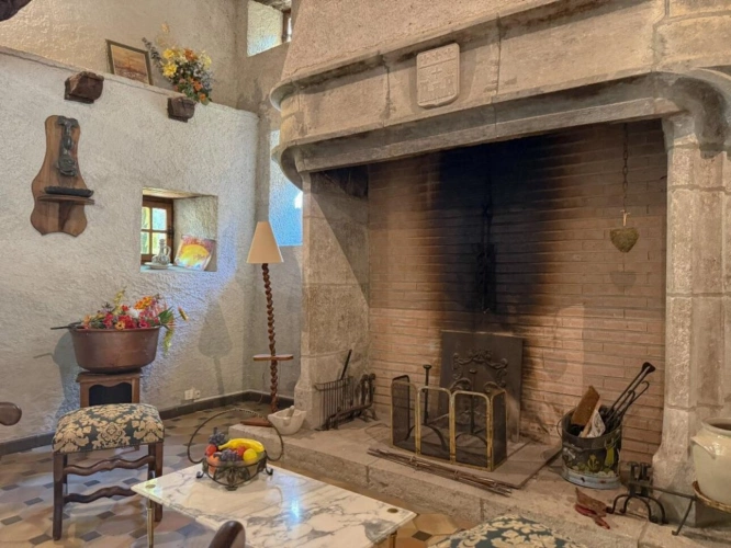 Photos 5 - Rural - Stone house