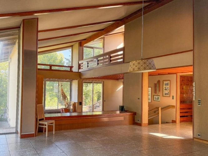 Photos 3 - Prestigious - Property