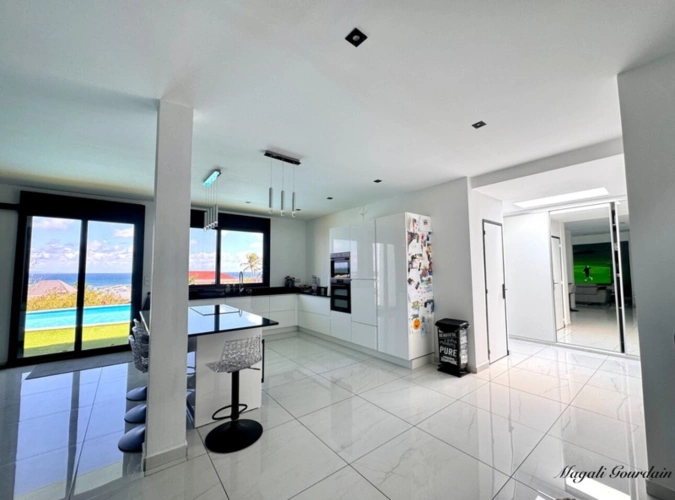 Photos 18 - Prestige - A VENDRE - PROPRIETE D'EXCEPTION AVEC VUE MER IMPRENABLE & STUDIO ATTENANT - SAINTE ANNE