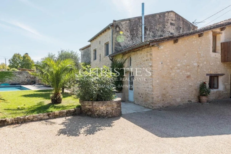 Photos 5 - Touristique - Belle maison de village avec gîte, grand jardin, cuisine d’été et piscine