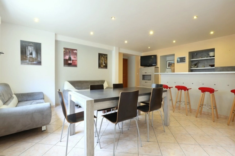 Photos 7 - Rurale - Dpt Marne (51), à vendre BISSEUIL Un ensemble de 4 gîtes en excellent état dont 12 chambres. Avec terrain et petite salle