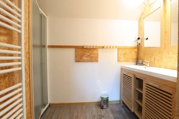 Photos 10 - Rurale - Dpt Marne (51), à vendre BISSEUIL Un ensemble de 4 gîtes en excellent état dont 12 chambres. Avec terrain et petite salle