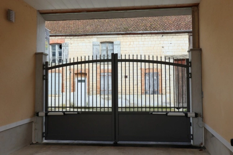 Photos 12 - Rurale - Dpt Marne (51), à vendre BISSEUIL Un ensemble de 4 gîtes en excellent état dont 12 chambres. Avec terrain et petite salle