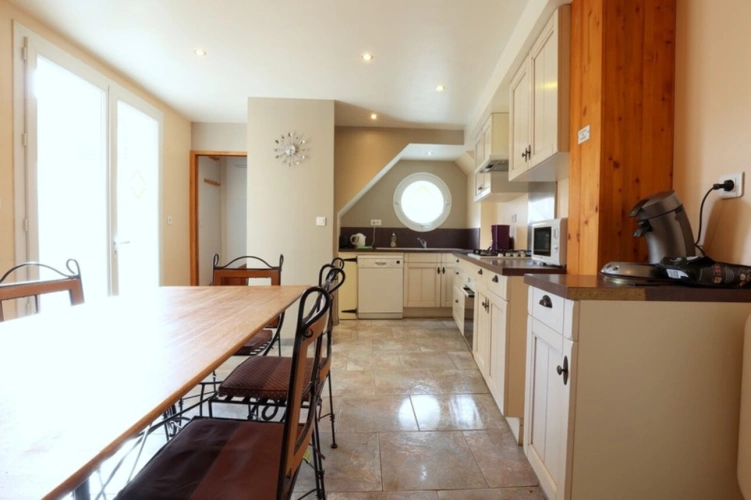 Photos 13 - Rurale - Dpt Marne (51), à vendre BISSEUIL Un ensemble de 4 gîtes en excellent état dont 12 chambres. Avec terrain et petite salle