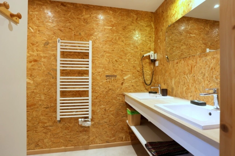 Photos 37 - Rurale - Dpt Marne (51), à vendre BISSEUIL Un ensemble de 4 gîtes en excellent état dont 12 chambres. Avec terrain et petite salle