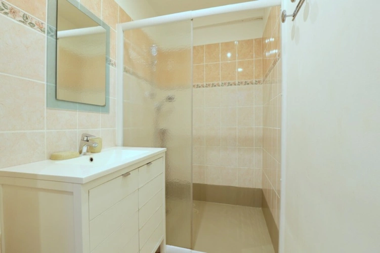 Photos 38 - Rurale - Dpt Marne (51), à vendre BISSEUIL Un ensemble de 4 gîtes en excellent état dont 12 chambres. Avec terrain et petite salle